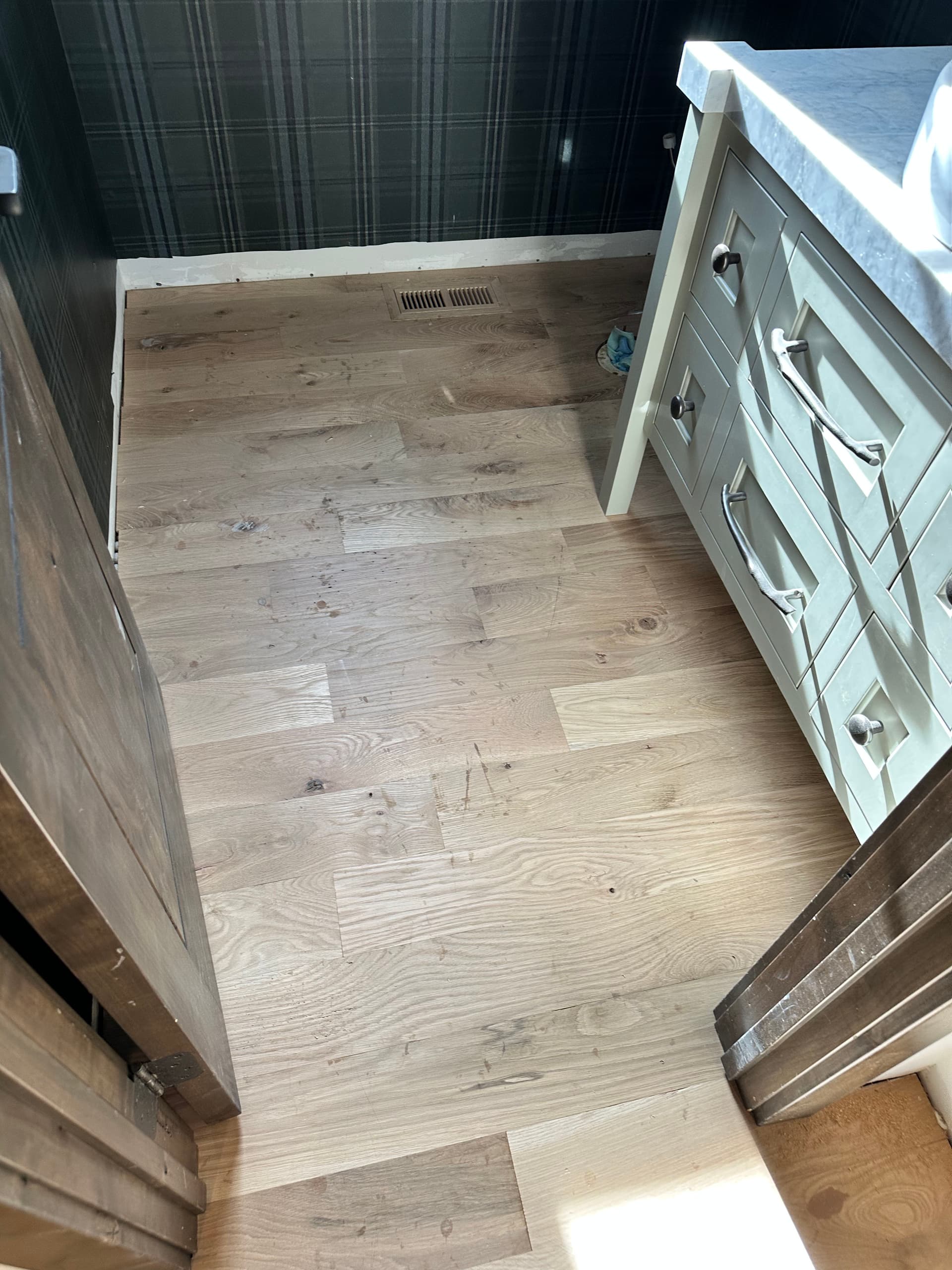Gallery photos for 1,300 Sq Ft of 5 1/4" White Oak Hardwood Done Right: Image #3